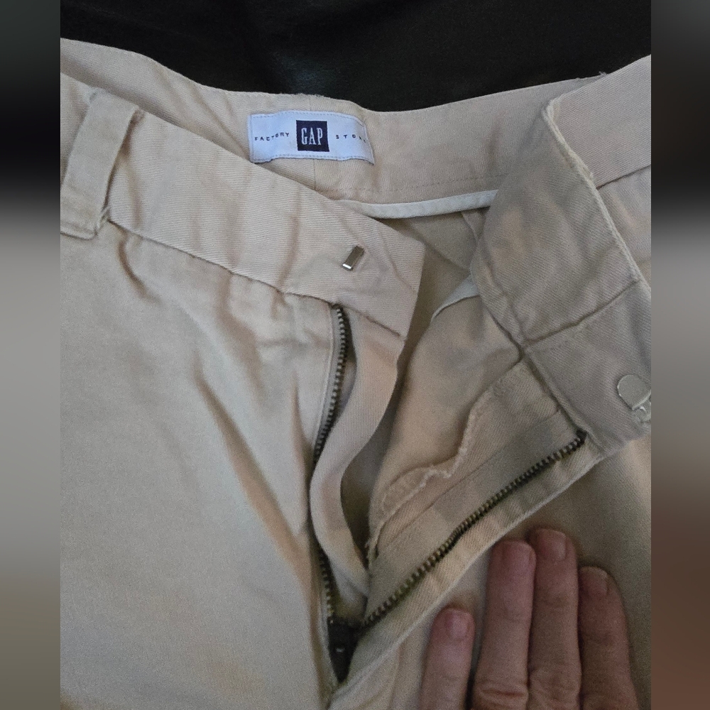 GAP Tan/gold Walking Shorts Like New Sz8 - Picture 3 of 8